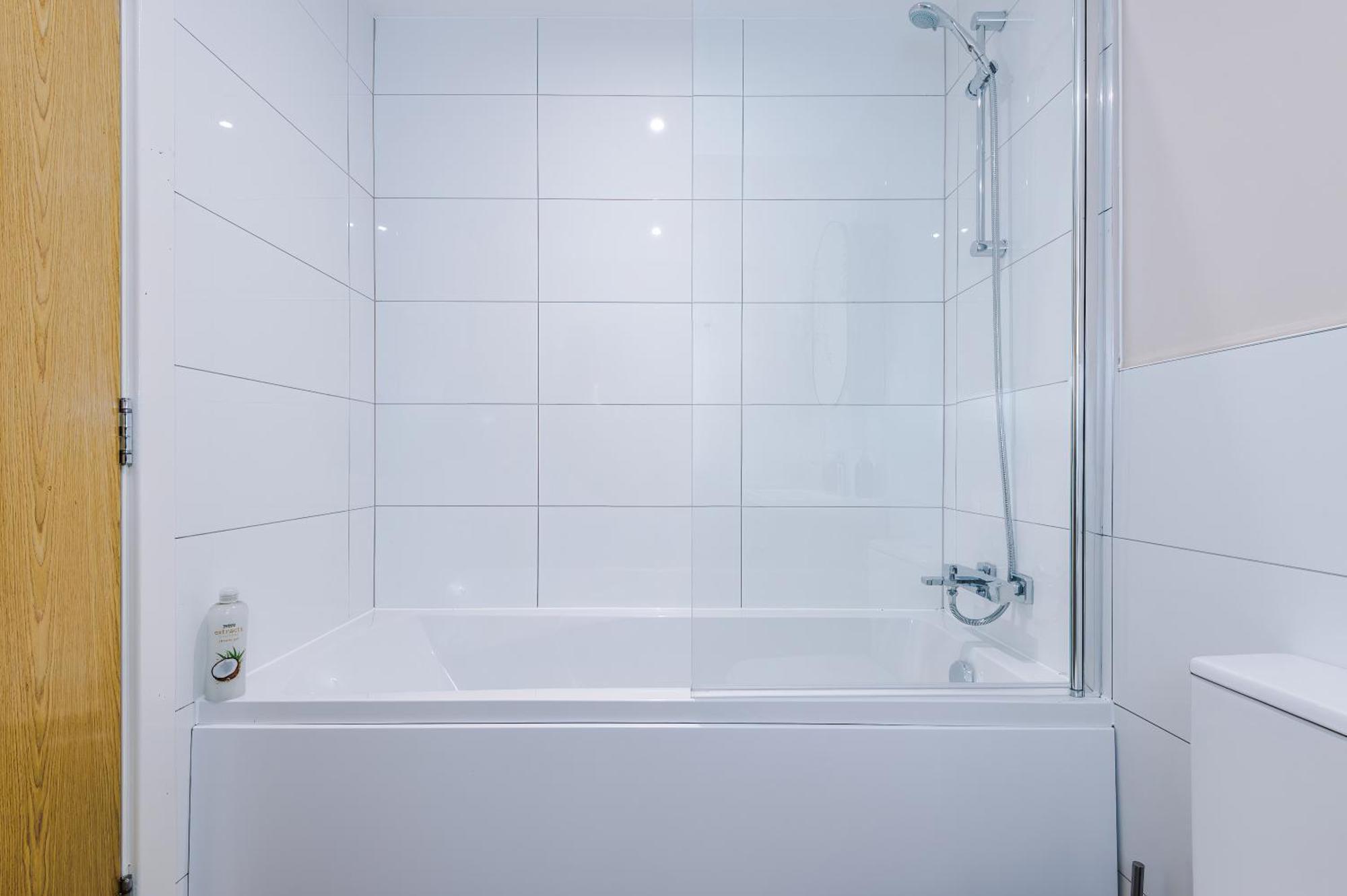 Deluxe New Build 2 Bedroom 2 Bathroom Apartment - Free Secure Parking Manchester Kültér fotó